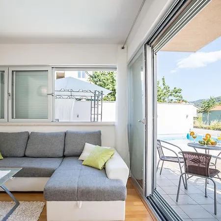 Falcon Daire Stari Grad (Hvar)