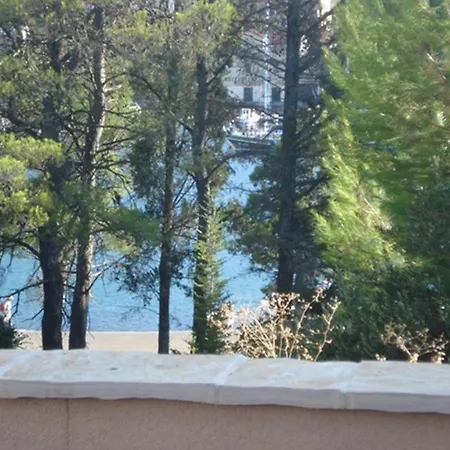 Falcon Stari Grad (Hvar)